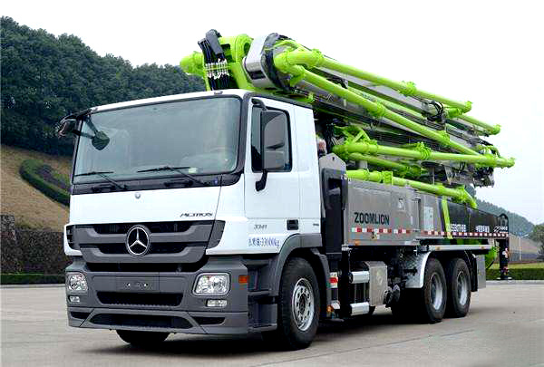 Zoomlion 49m Truck Mounted Concrete Pump with Chassis for Sale
