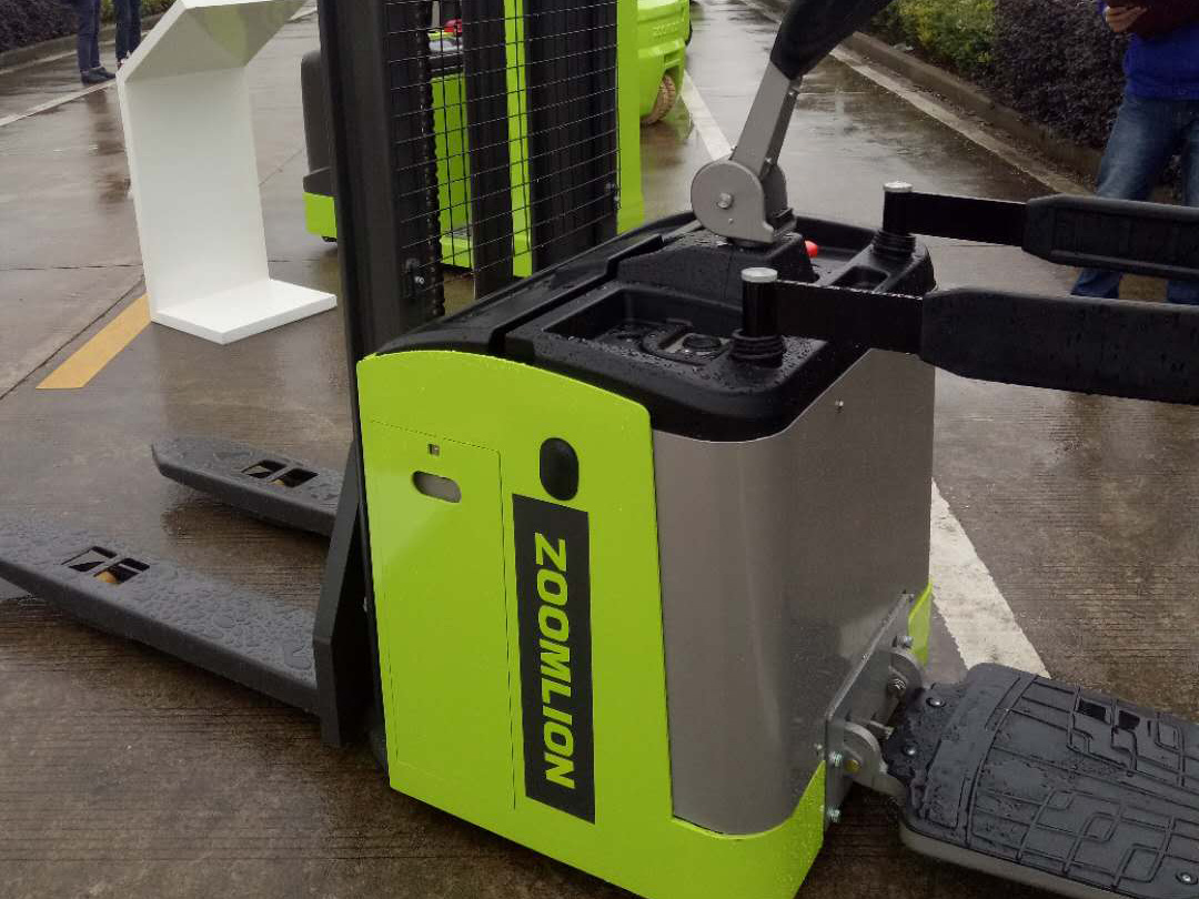 Zoomlion Electric Stacker Truck dB12/16c-R1for Hot Sale