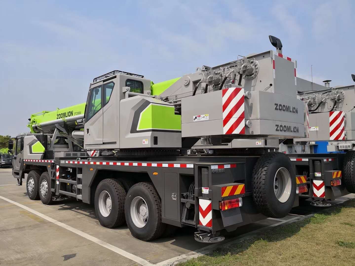 
                Zoomlion mittlere Größe 50 Tonnen LKW Kran Ztc500A562 mit große Preis
            