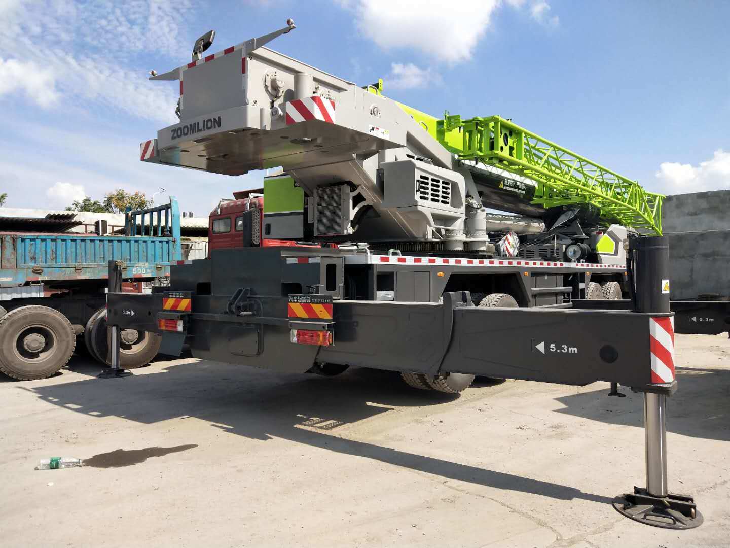 
                Zoomlion nouveau camion-grue mobile 80 tonne grues Eruo Ztc800h553 V avec de hautes performances
            