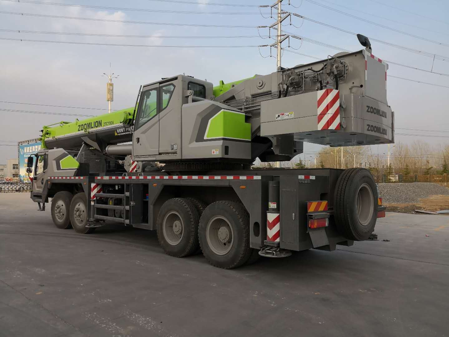 
                Zoomlion nouvelle de taille moyenne de 70 tonnes Camion grue Ztc700H553 pour la vente
            