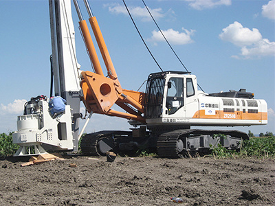 
                Zoomlion Rotary Drilling Rig con Easy Transportation (ZR220A)
            