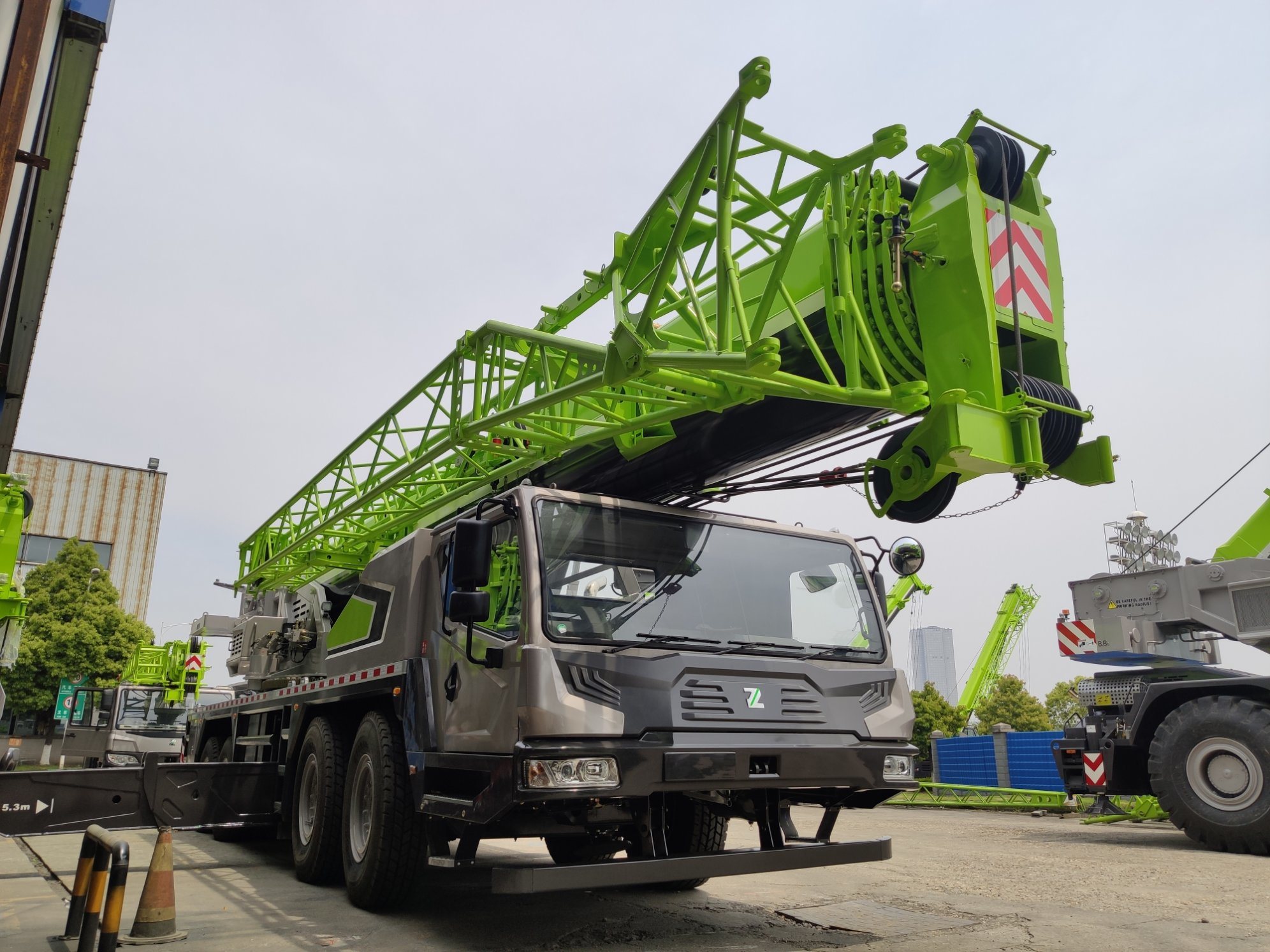 Zoomlion Truck Crane 110 Ton 4 Alex Truck Crane Ztc1100r653 Mobile Crane for Hot Sale Brazil
