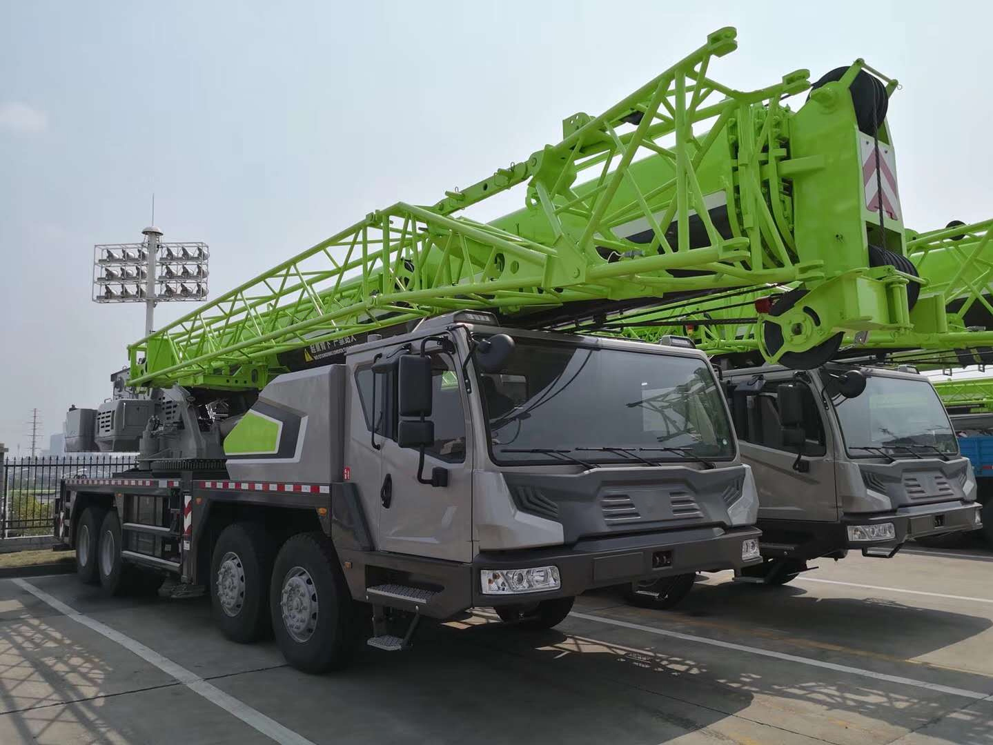 
                Zoomlion Ztc550H de 55 toneladas de equipos de construcción de la grúa camión de Gran Precio de Venta
            