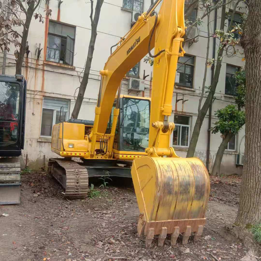 
                12톤은 굴삭기 Komatsu PC120을 사용했습니다
            