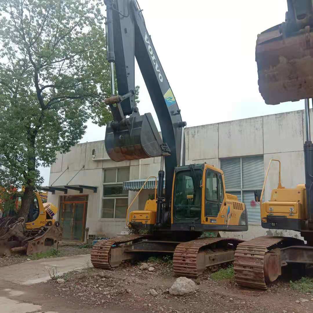 
                24 toneladas de la excavadora utilizada ce240BLC
            