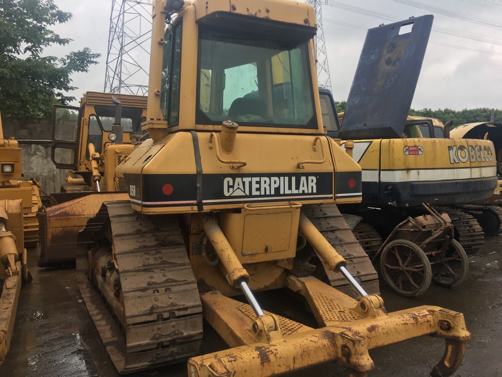 
                Utilizar do bulldozer D5n a Caterpillar no topo vender
            