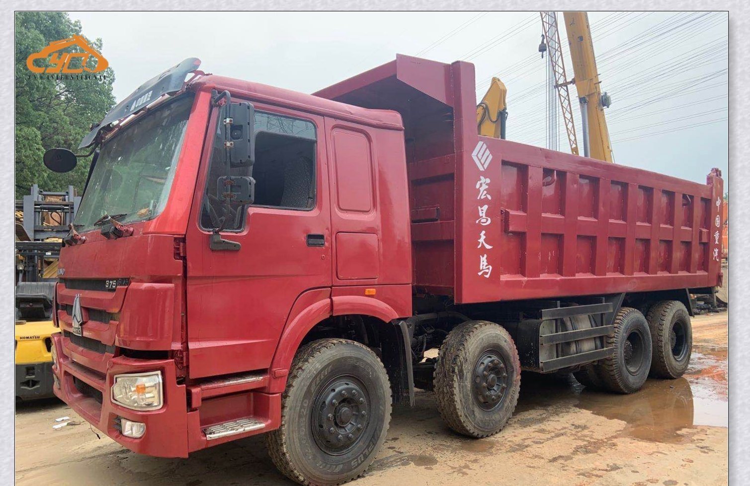 
                La Chine a utilisé un camion à benne Sinotruck HOWO camion tombereau chariot
            