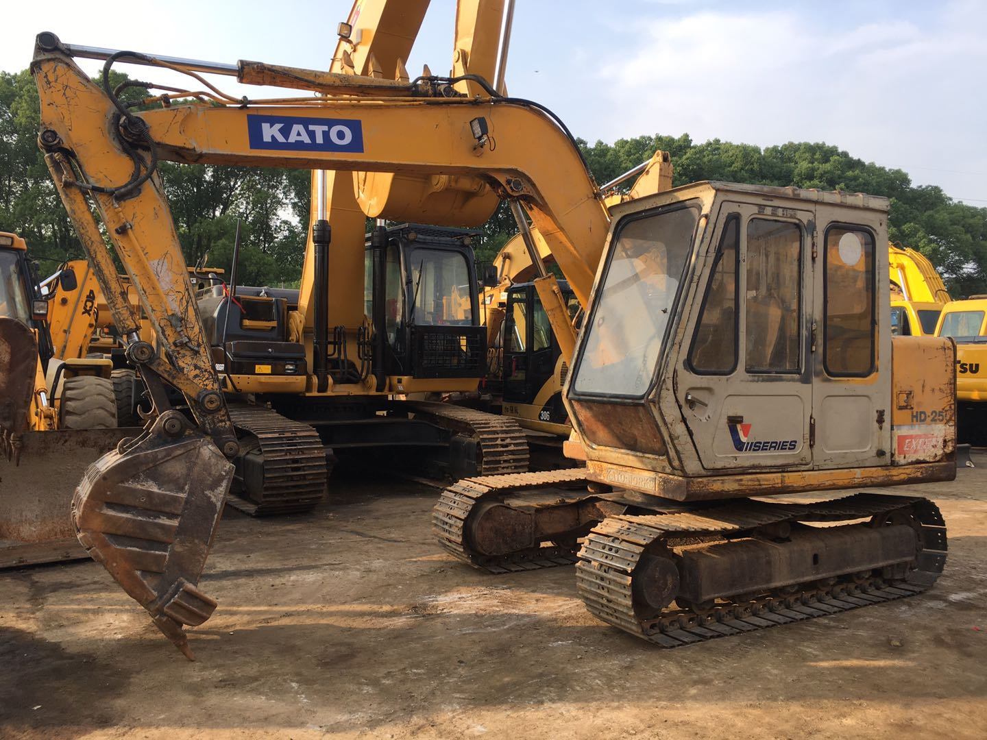 Japan Kato HD250 Mini Excavator for Sale, Semi Auto