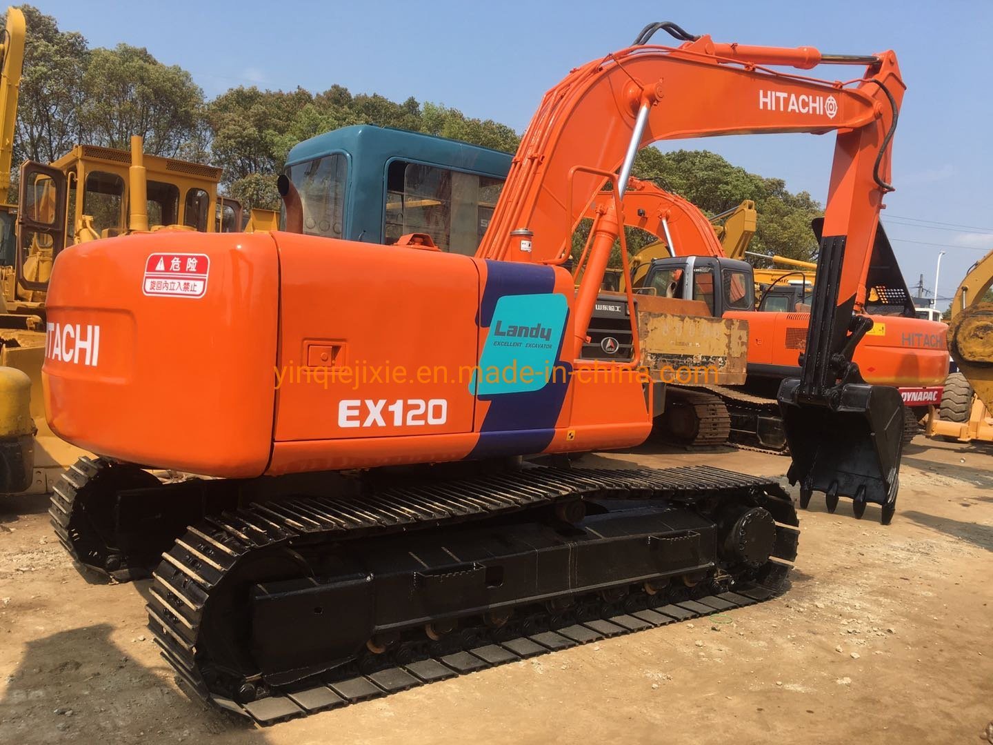 
                Japón hizo uso de la excavadora hidráulica de Hitachi Hitachi EX120.
            