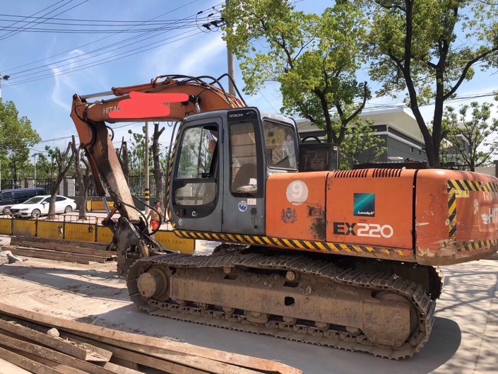 
                Japan Original Excavator Hitachi Ex200-5 with Cheaper Price Only 15000
            