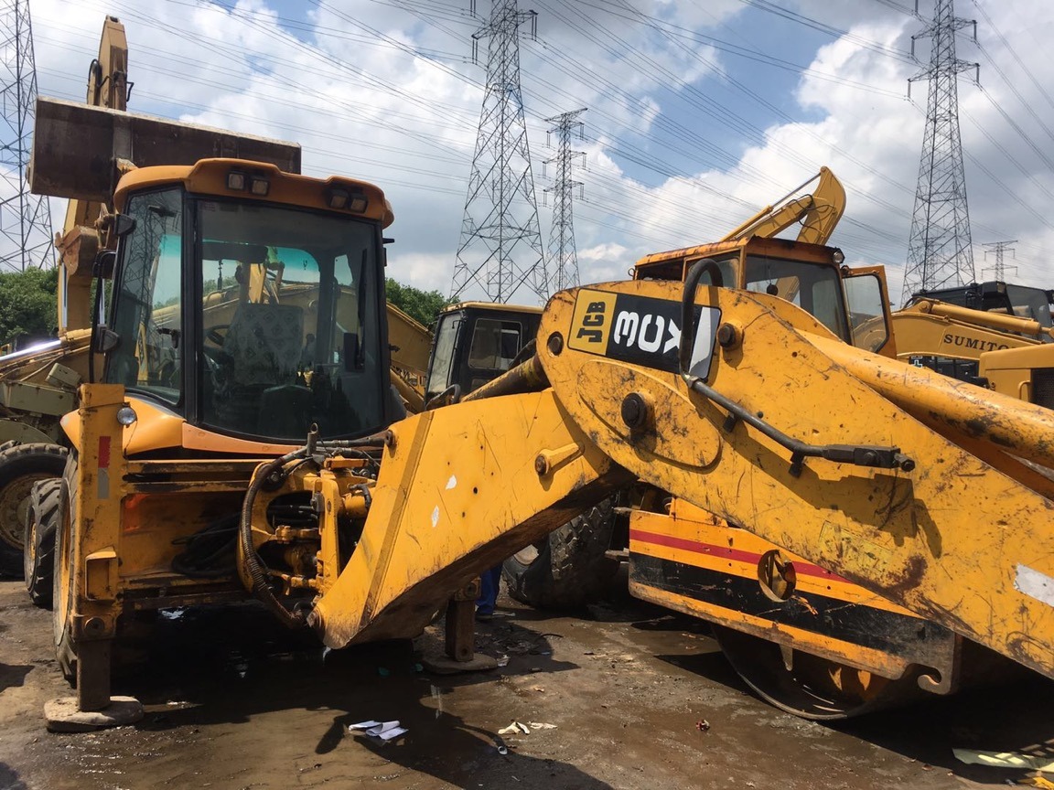 
                JCB 3CX Baggerlader mit 4drive Moving Model
            