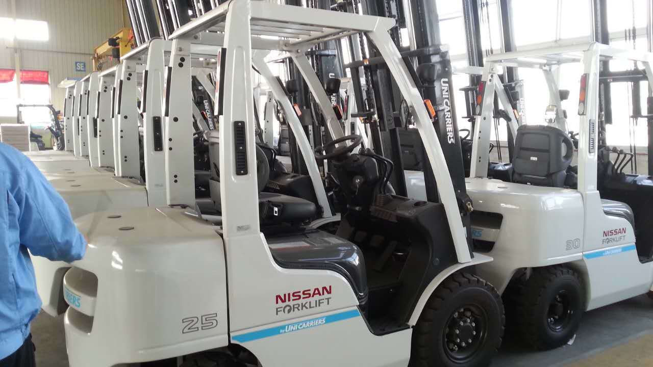 
                La nueva carretilla elevadora diesel de 2,5 t con motor Nissan Powered
            