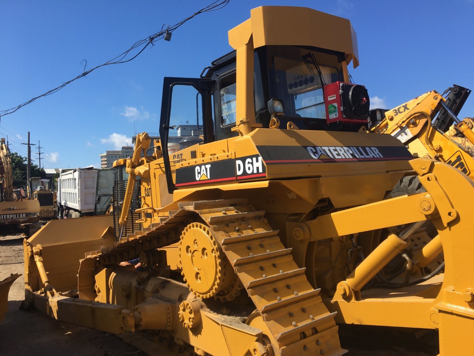 Original Cat D6h Used Japan Bulldozer for Sale, Ripper and Blade