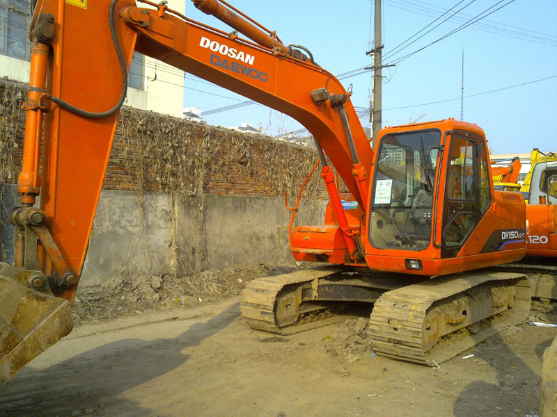
                Vender Usado Doosan 150 Escavadeira Escavadeira Médio
            