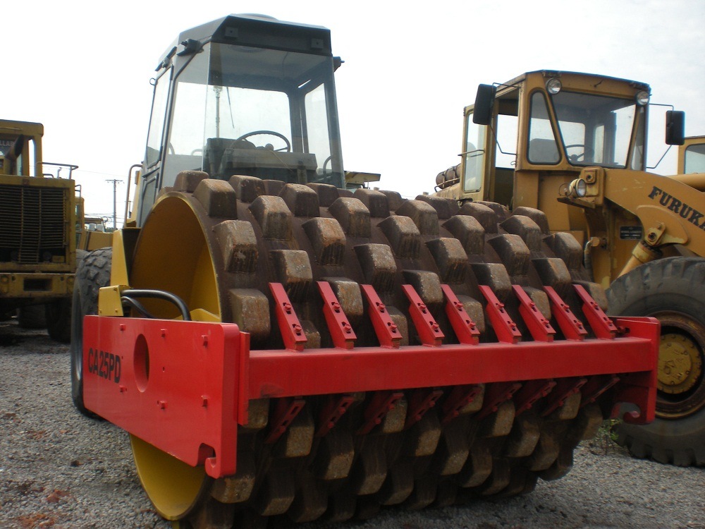 
                Rouleau de la route Seocndhand DYNAPAC CA25 avec Padfoot DYNAPAC CA25PD
            