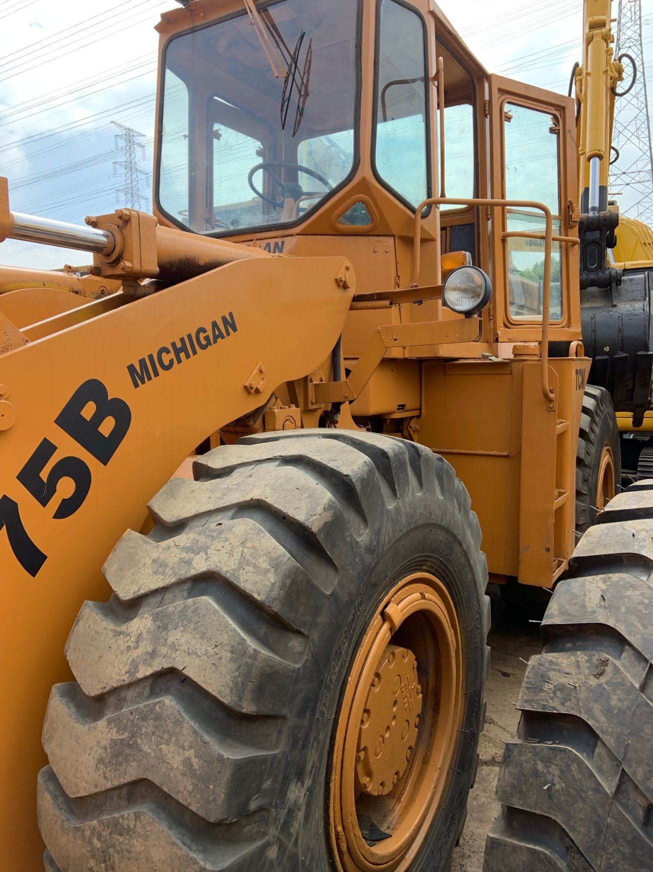 
                Pala gommata TCM 75b, Payloader TCM Michigan 75b, Komatsu Wa380, WA470
            