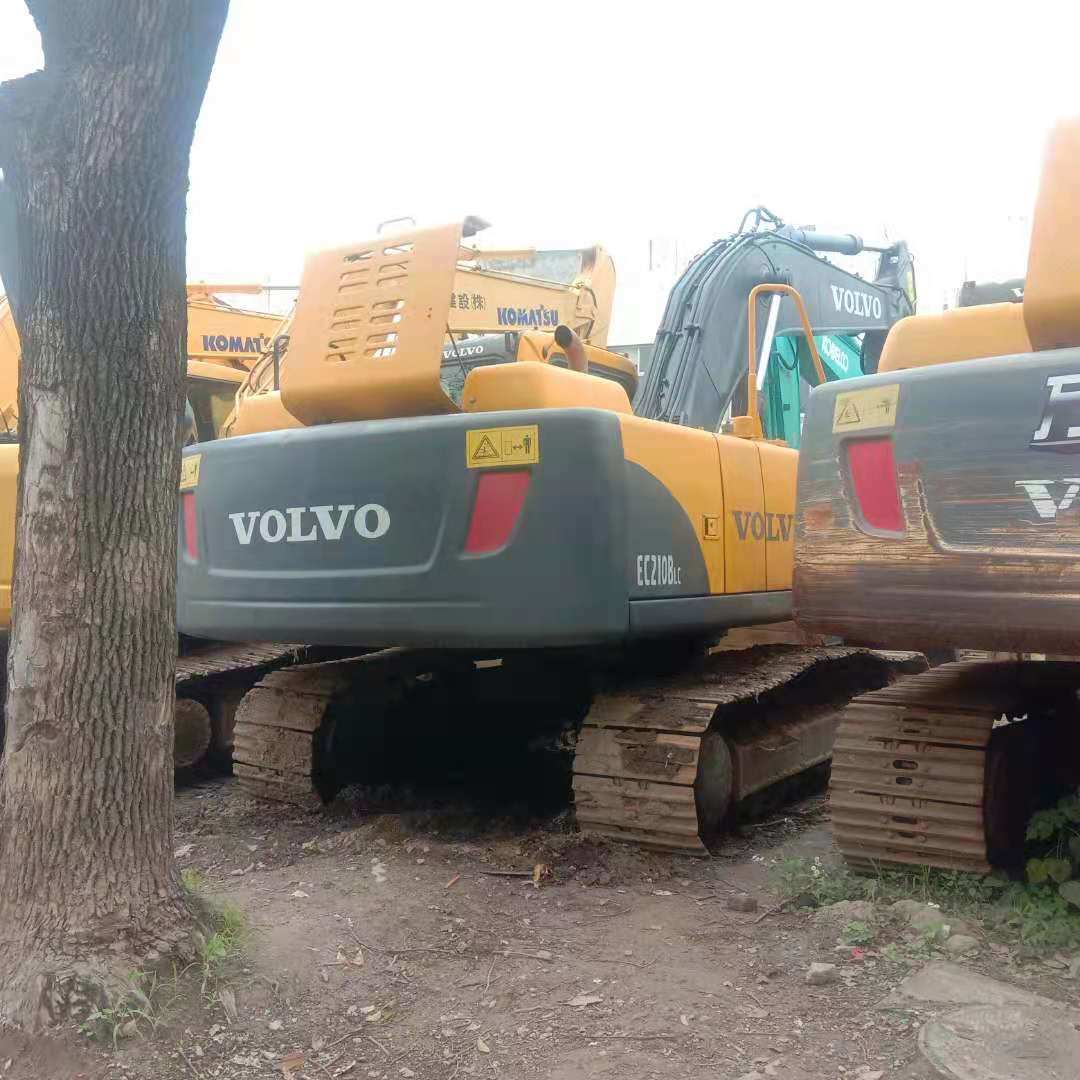 
                Utiliza 21 Ton excavadora Volvo EC210
            