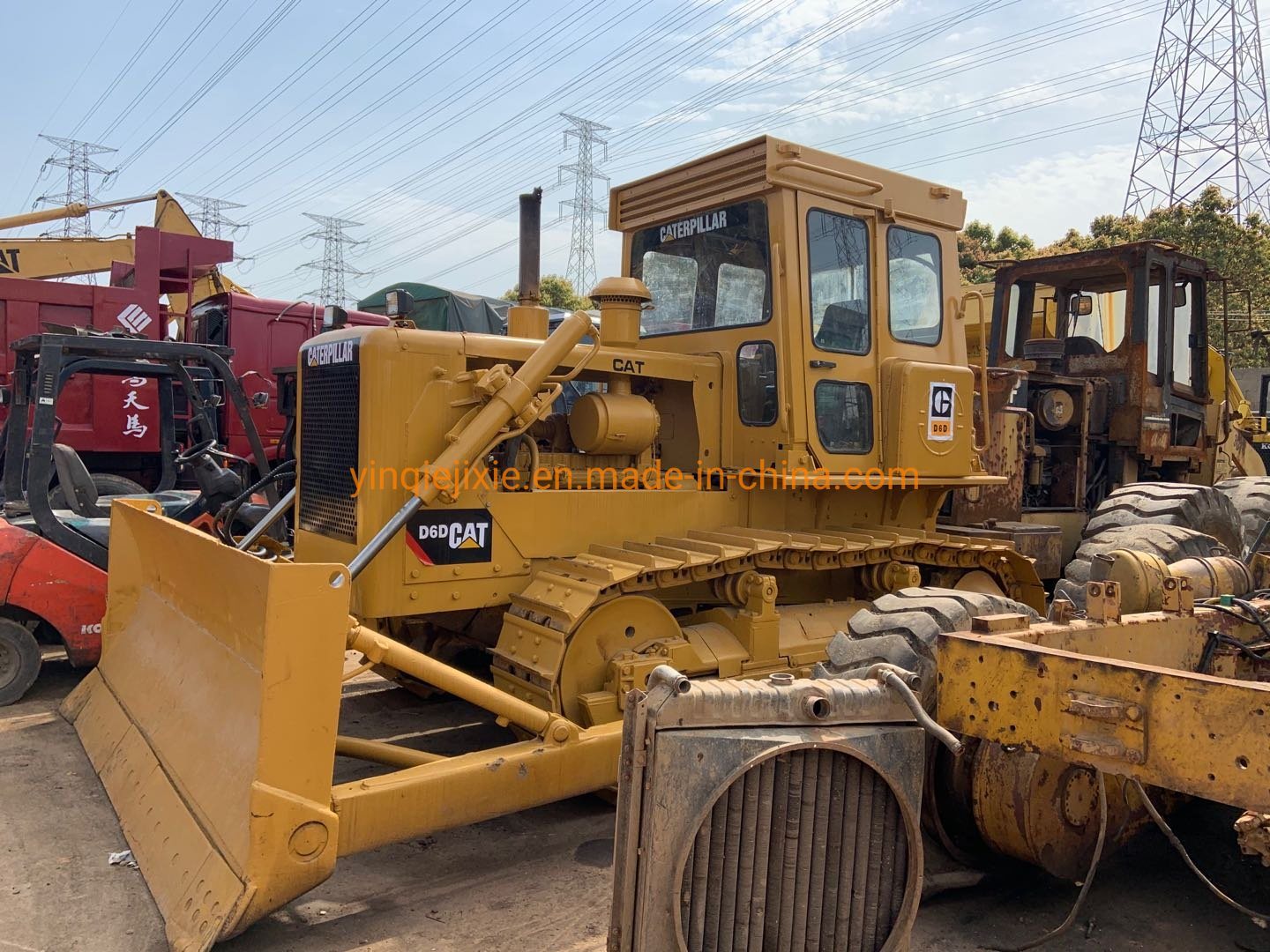 
                Utilisé des bulldozers Caterpillar D6D (CAT D5B, D5h) , utilisé cat Bulldozer Caterpillar D6D pour la vente de nivelage
            