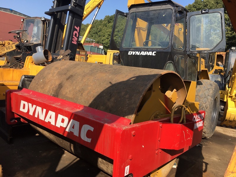 
                Used Ca251d Road Roller
            