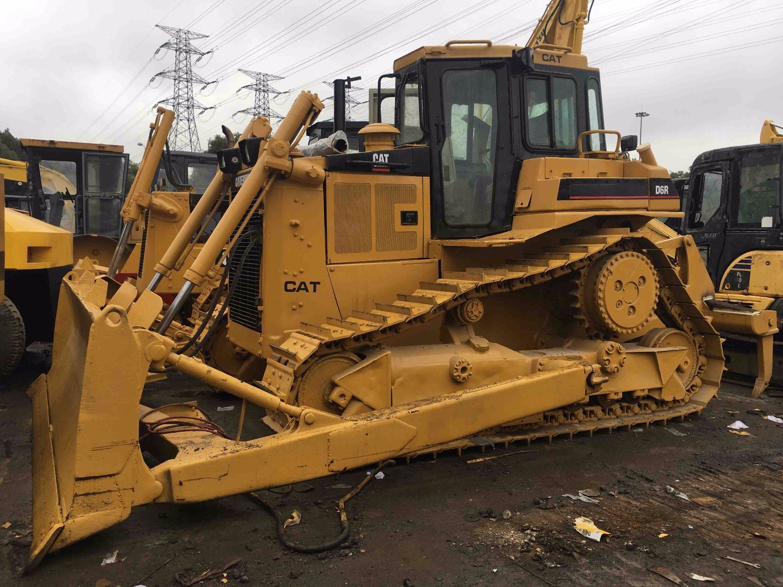 
                고품질 최고 가격의 Cat D6R 불도저 사용
            