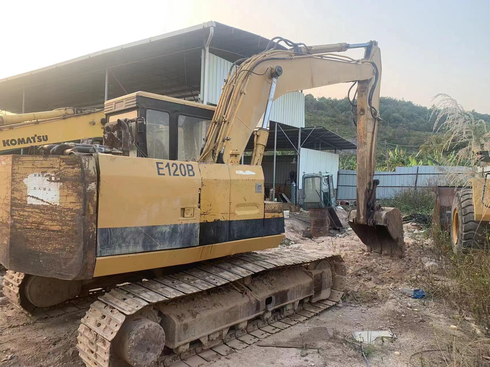 
                Utilizado Cat E120B Excavadora hidráulica excavadora excavadora Caterpillar 0.5 Cat.
            