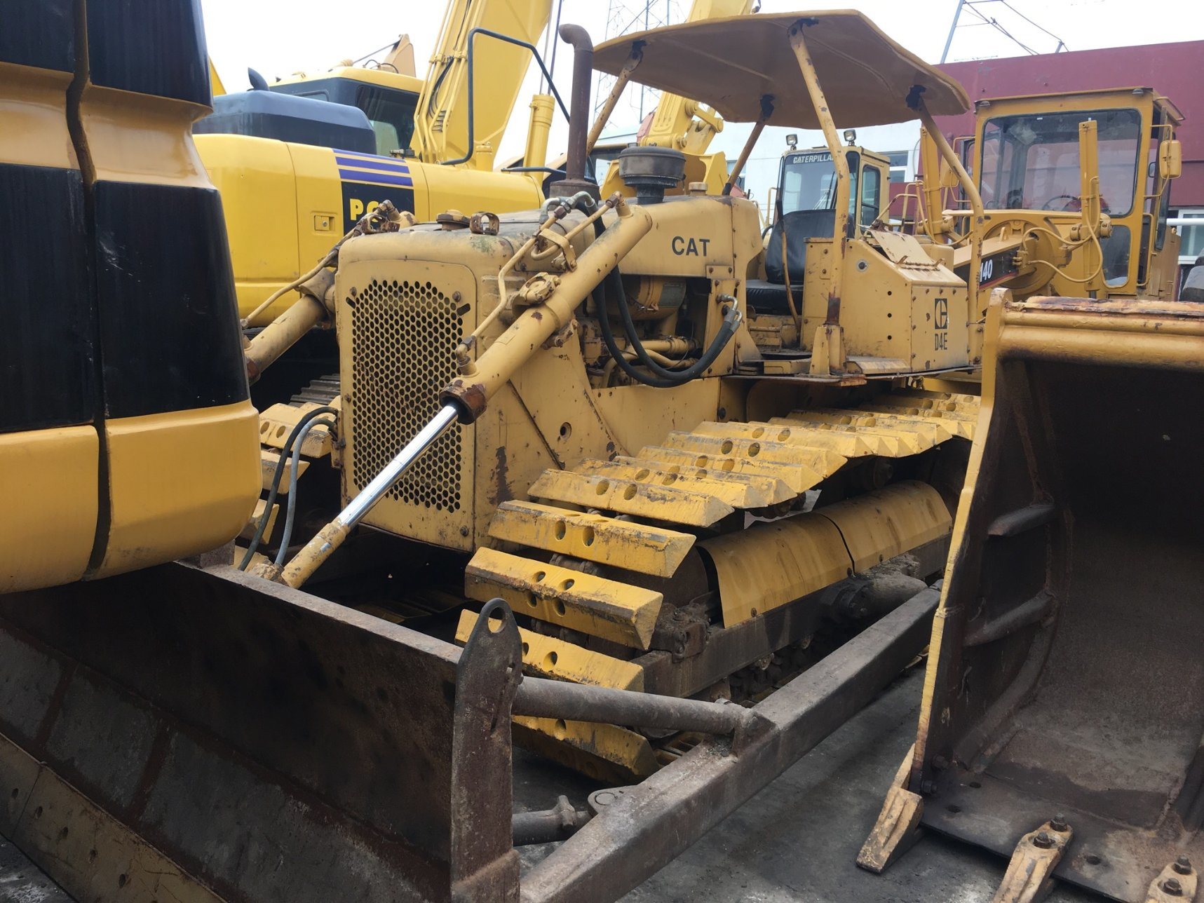 China 
                Used Caterpillar Bulldozer D4e
             supplier