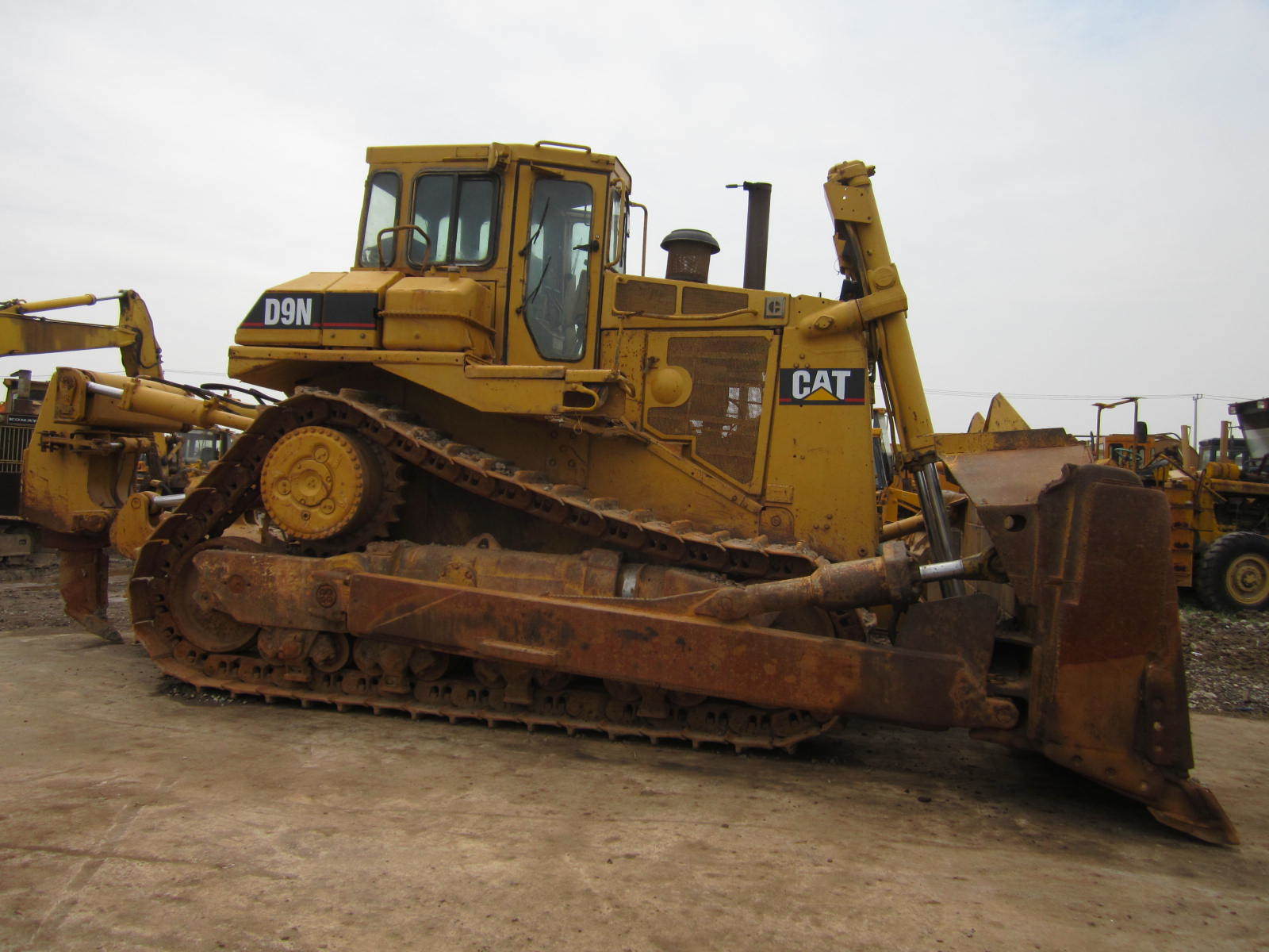 Chine 
                Utilisé Caterpillar D9n Bulldozer, bouteur utilisé CAT D9n pour la vente
             fournisseur