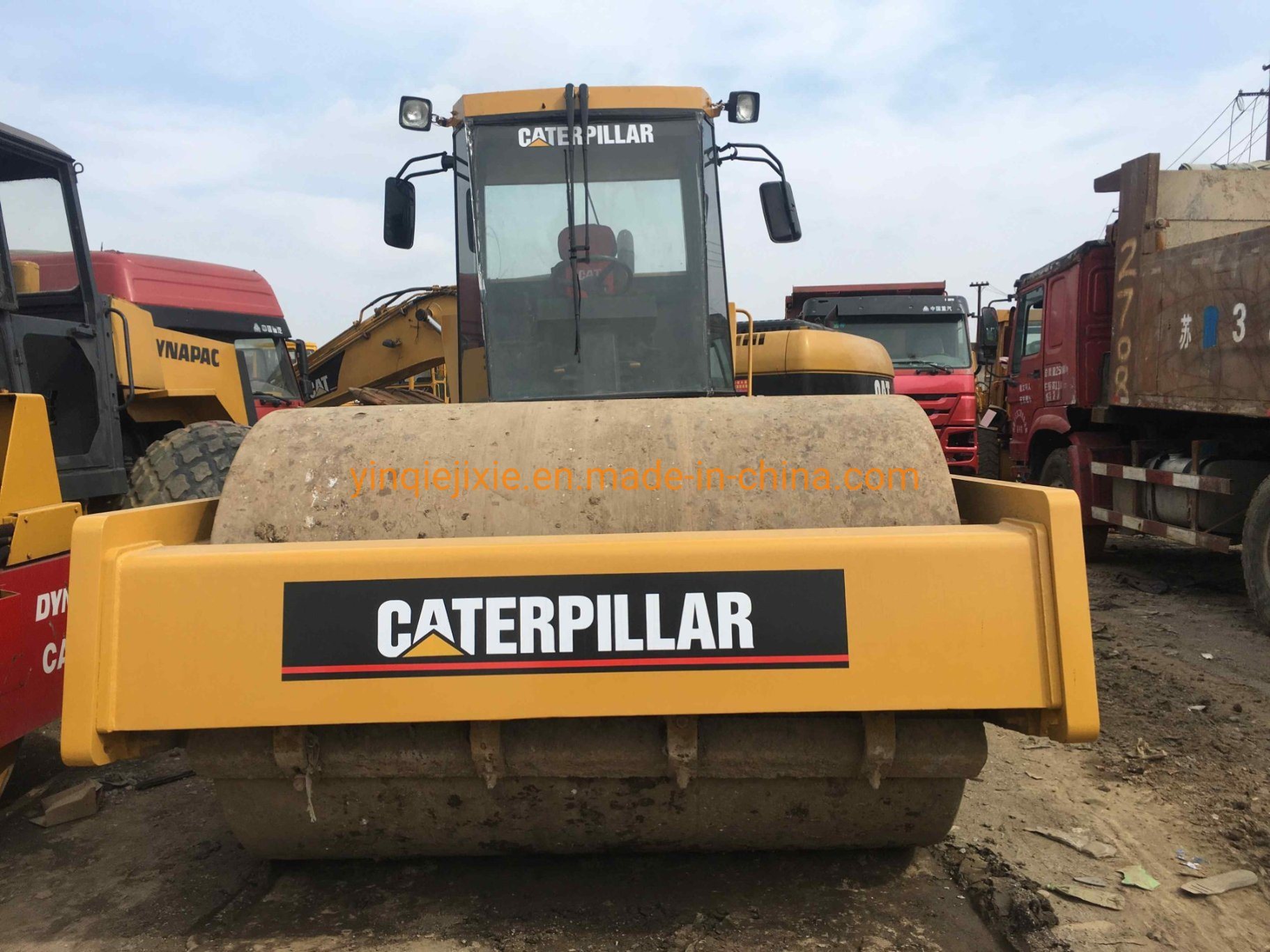 
                Gebruikte Caterpillar-rolwieltjes Cat CS533-trilwalsen
            