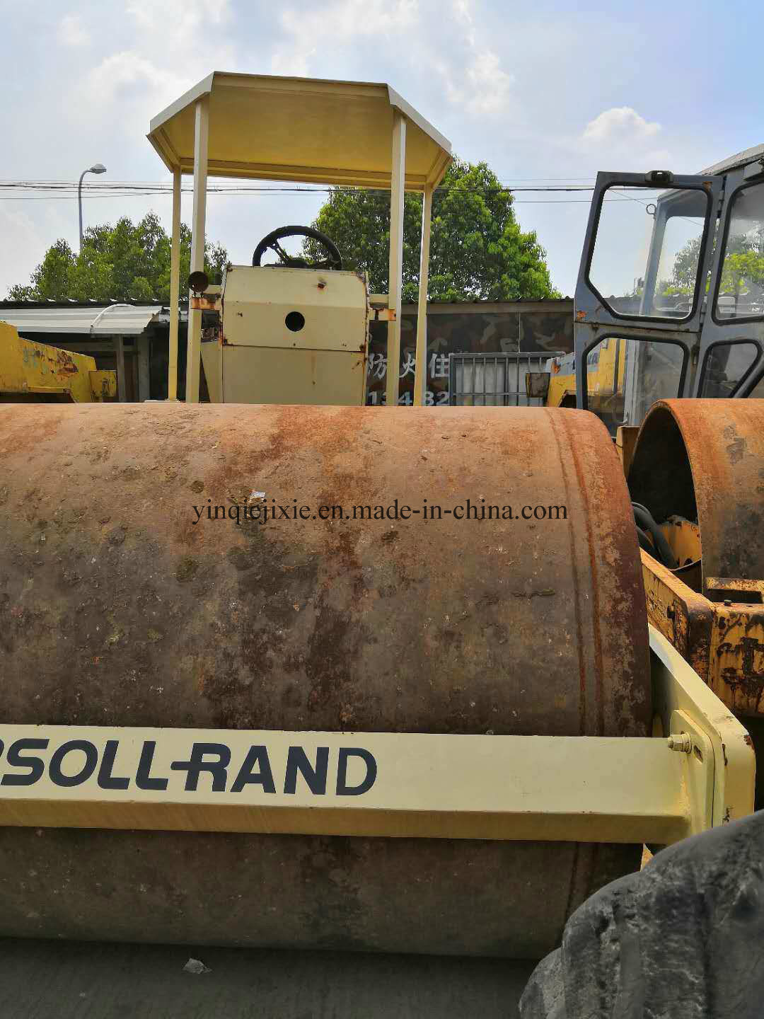 
                저렴한 진동식 콤팩터인 Ingersoll-Rand SD100d, 중고차 도로 롤러 Ingersoll-Rand SD100d를 사용했습니다
            