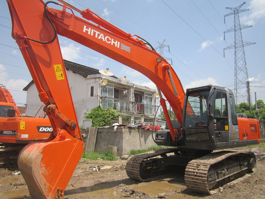 
                Используется новый гусеничный экскаватор HITACHI ZX200
            