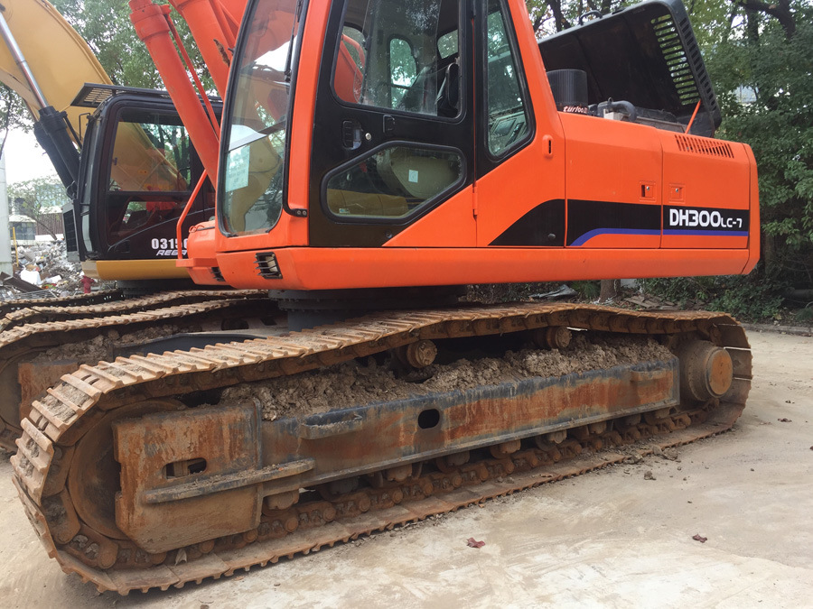 
                Используется гусеничный экскаватор Doosan Dh300LC-7 для продажи
            