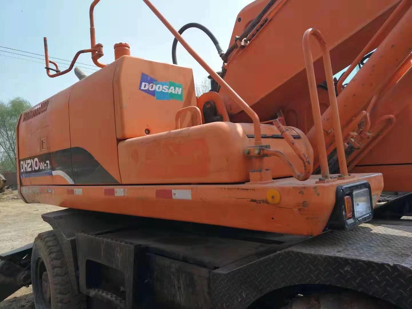Used Doosan Dh210-7 Excavator with High Quality in Low Price
