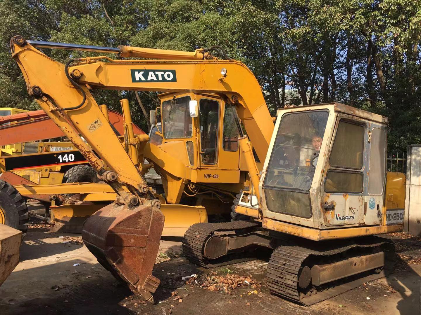 
                Utilisé de la KATO 250 mini pelles chenille, d′occasion HD250 en bon état de l′excavateur à bas prix
            