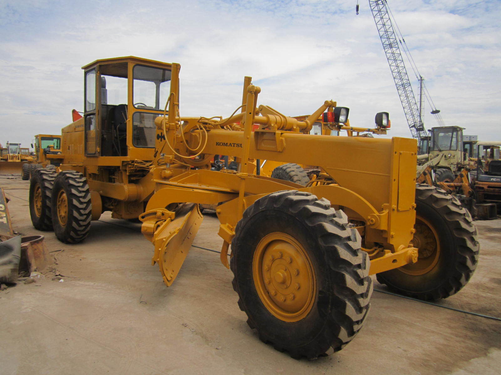 China 
                Komatsu Grader Gd505A를 사용했고 Komatsu Gd505A 모터 그레이더를 사용했습니다
             supplier