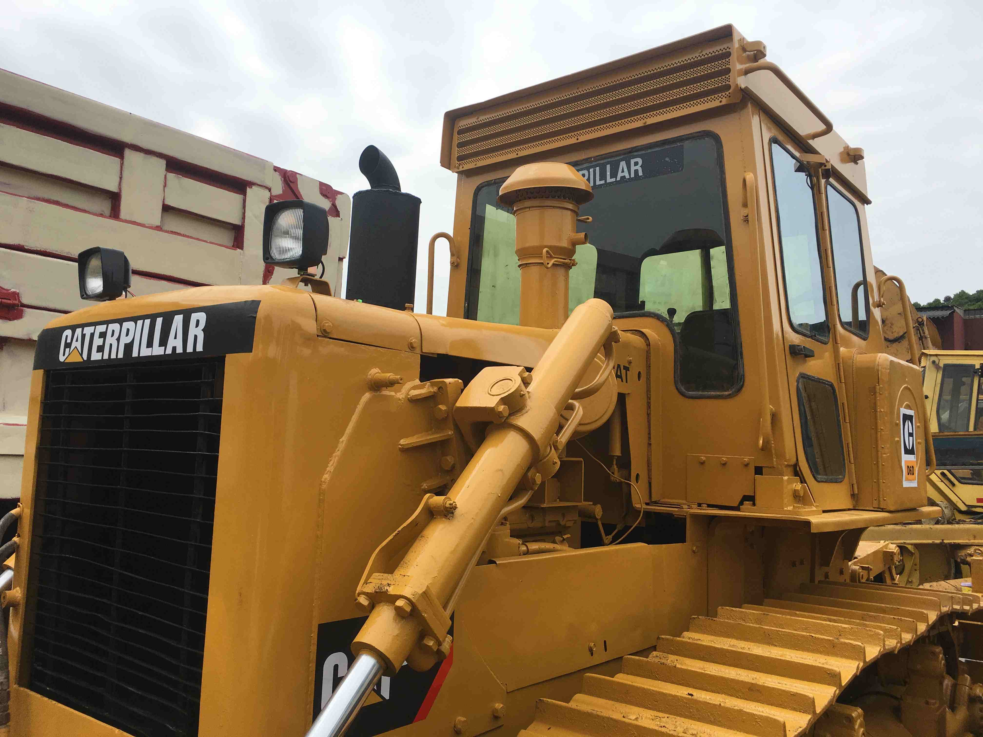 Used Original Cateprillar Bulldozer D6d with Ripper for Sale