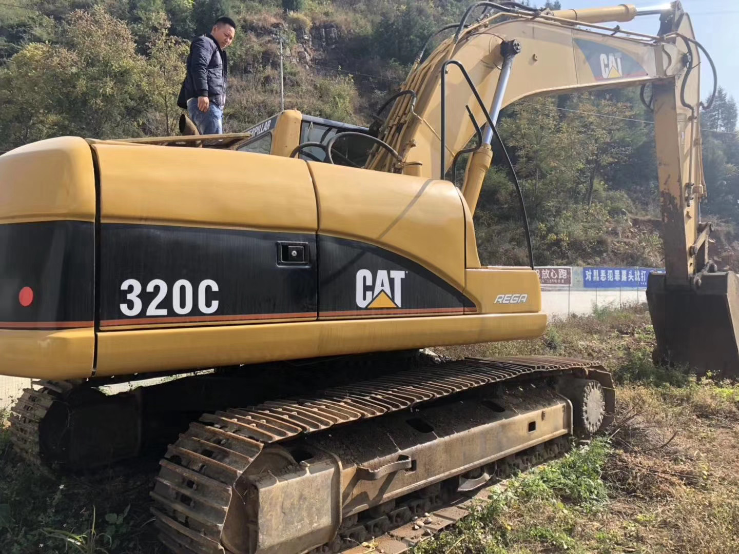 
                Usato escavatore originale Caterpillar 320c in vendita
            