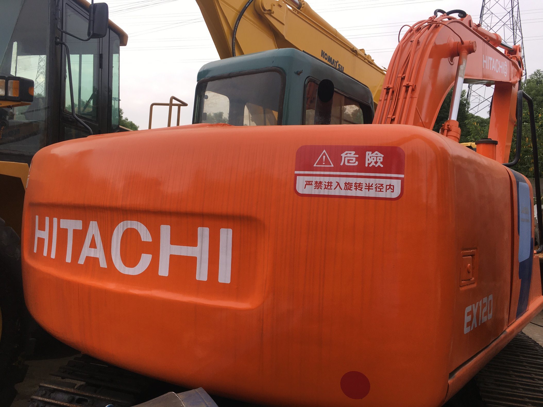 
                Utilisé au Japon d′origine de l′excavateur Hitachi EX120-3 en bon état dans le prix bon marché
            