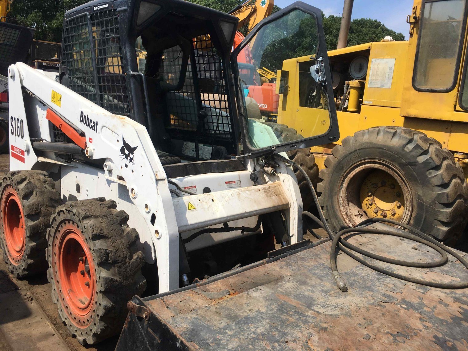 
                Utilisé S160 chargeur skid pour la vente, d′occasion chargeur Skid Steer S150/S250/863 du chargeur avec bon état à bas prix
            