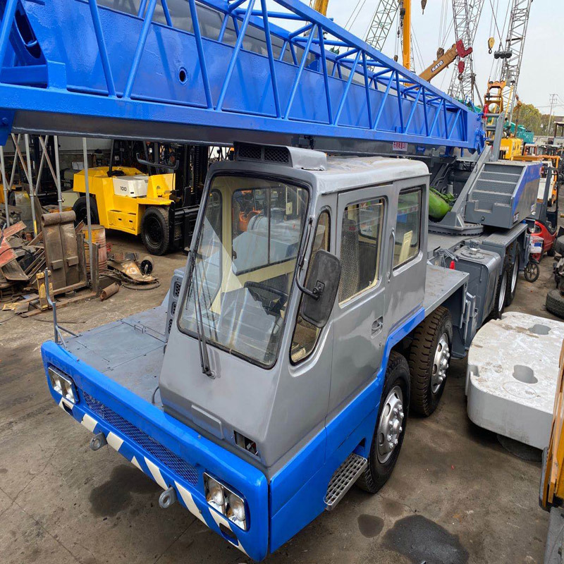 
                Tadano utiliza 30t Grúa Móvil Tl-300e, el tabaquismo Camión grúa con alta calidad de Shanghai China Proveedor de confianza para la venta
            