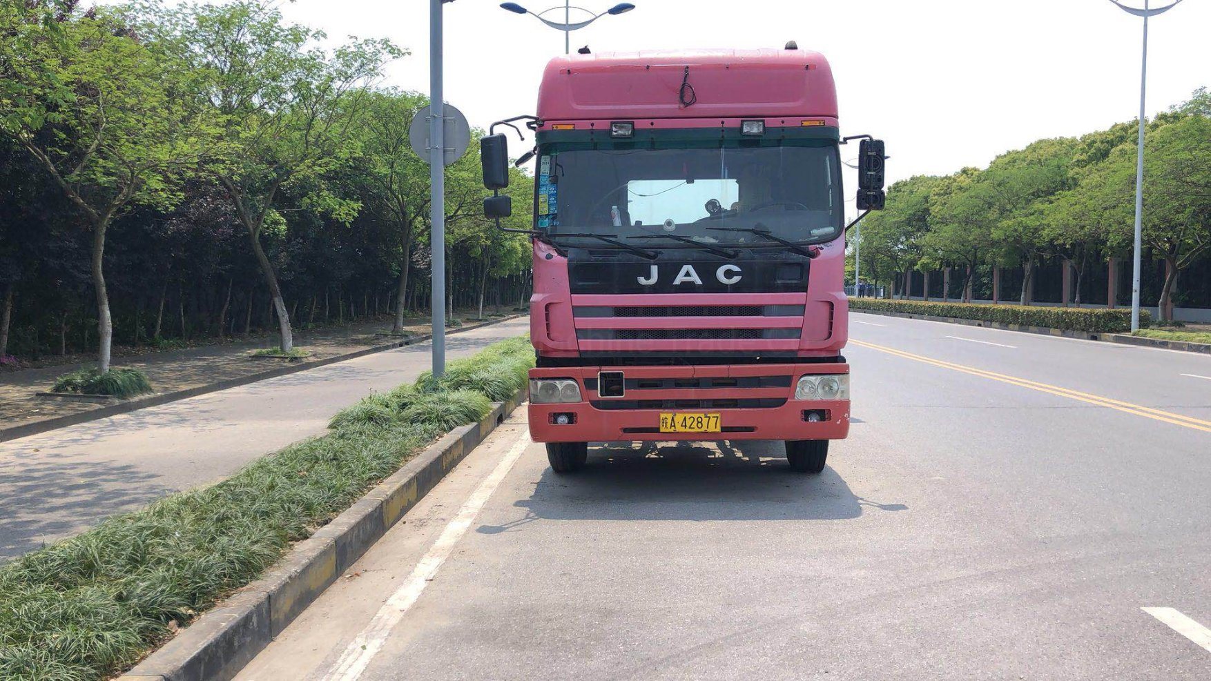 
                Gebruikte vrachtwagen, gebruikte aanhangwagen, gebruikte JAC-kipper, gebruikte Vlatbed-trailer truck te koop
            
