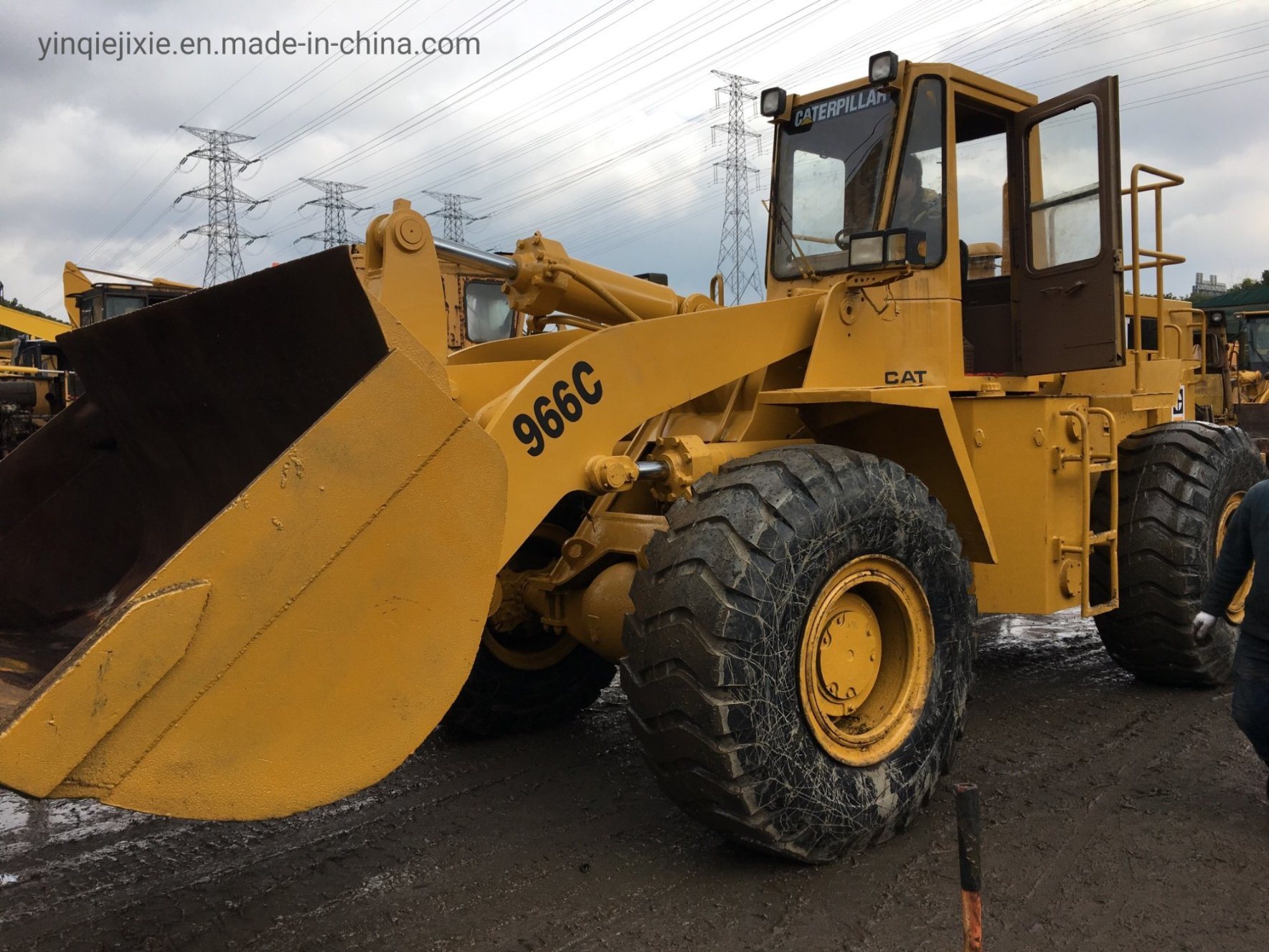 Cina 
                Pala gommata usata 966c Caterpillar 950/966/980 per la vendita
             fornitore