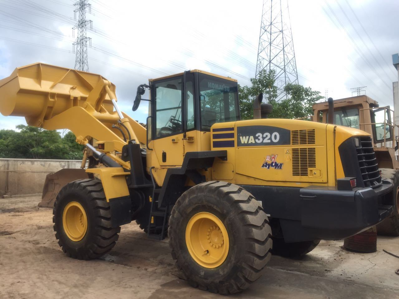 
                중고 휠 로더 일본 Komatsu Wa320-5를 판매용으로 사용합니다
            